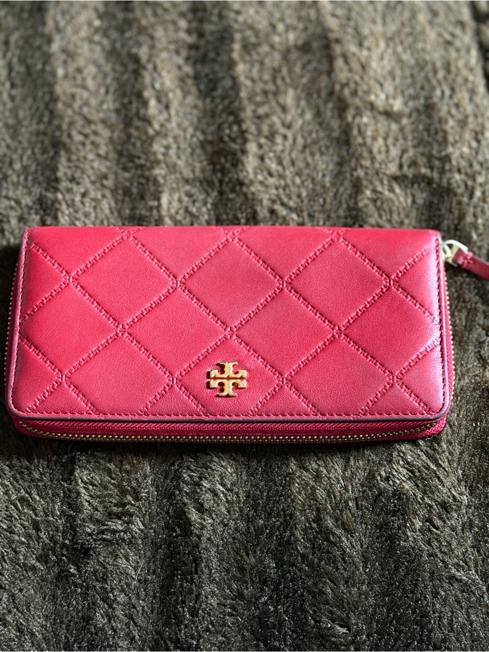 Tory Burch Quilted Zip Wallet - red